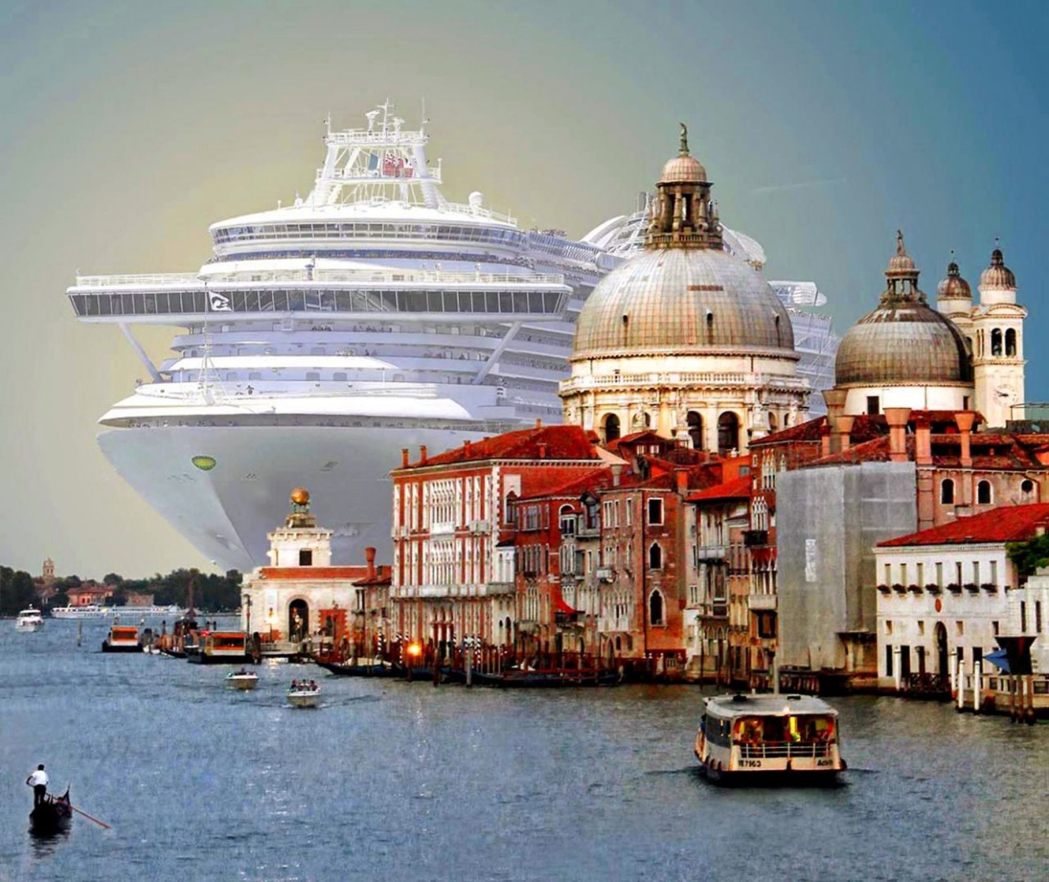 World’s largest cruise ship entering Venice…😍 Stunning Lifestyle